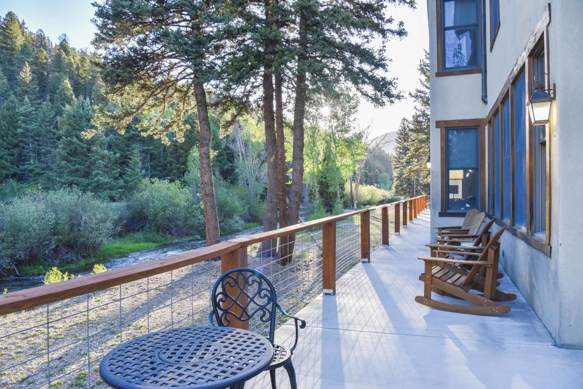 River Lyric Lodge - Formerly Double Dog Red River Esterno foto